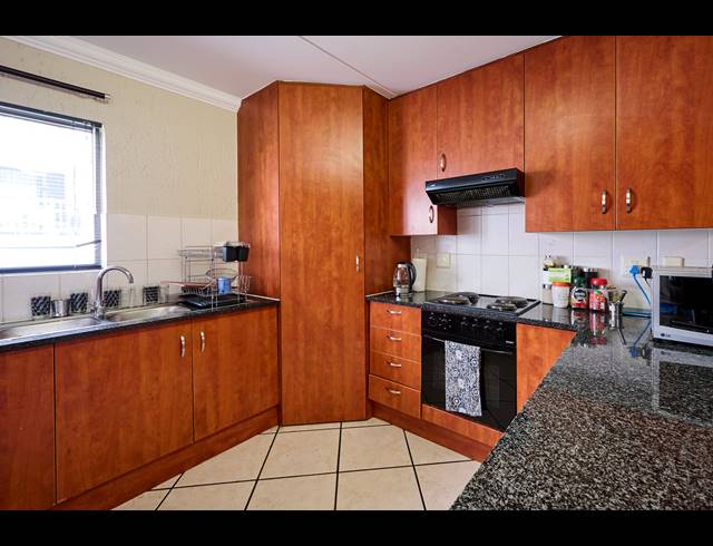2 BEDROOM APARTMENT FOR SALE IN SUNNINGHILL